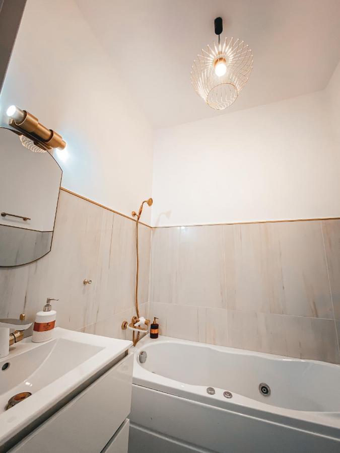 Luxury Family Apartment With Private Parking And Forest View Timişoara Exterior foto
